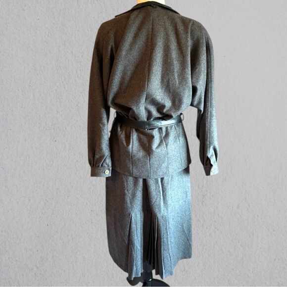 Vintage 80s Gucci wool skirt suit wool and leather - Picture 3 of 16